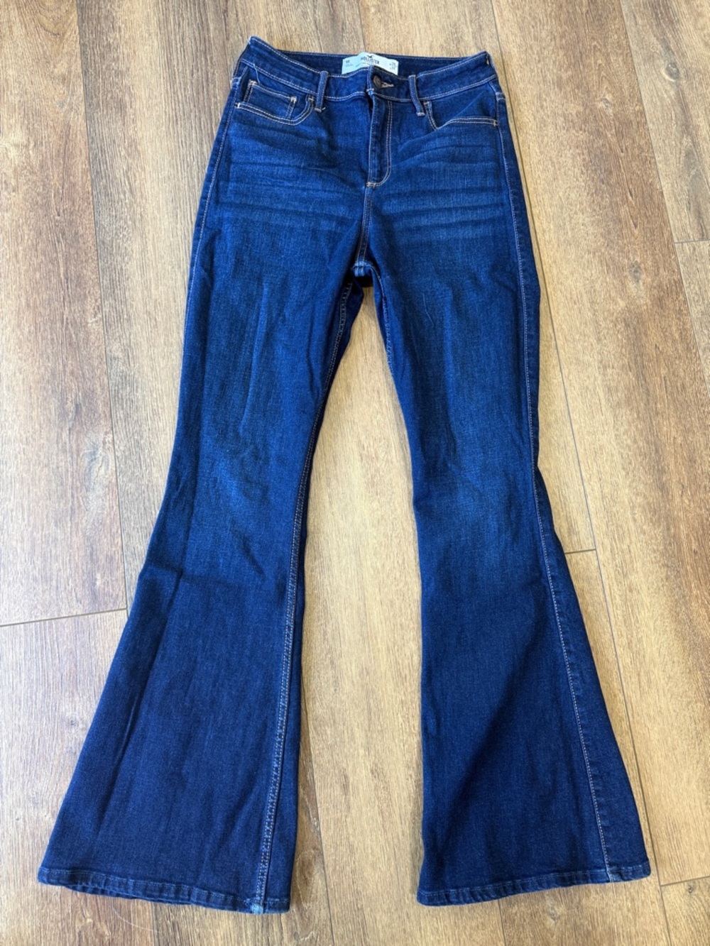 Hollister Deep Indigo Flared Jeans. Size 9R. w29. L32